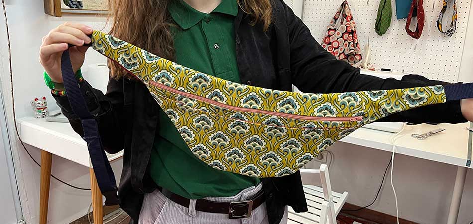 Compose et coud une banane en tissu